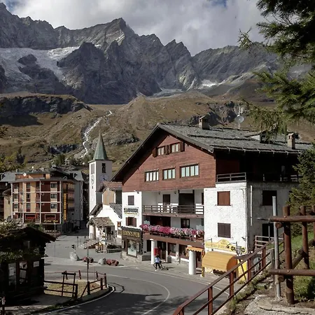 Ski Apartment Francois Hot Tub & Central Location With Hotel Services Breuil-Cervinia Exterior photo