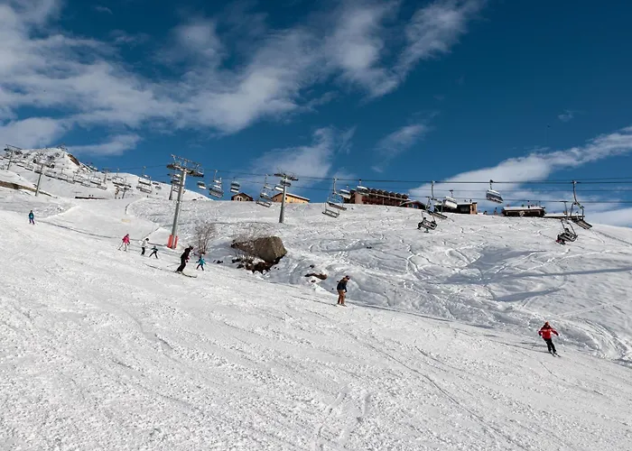 Ski Apartment Francois Hot Tub & Central Location With Hotel Services