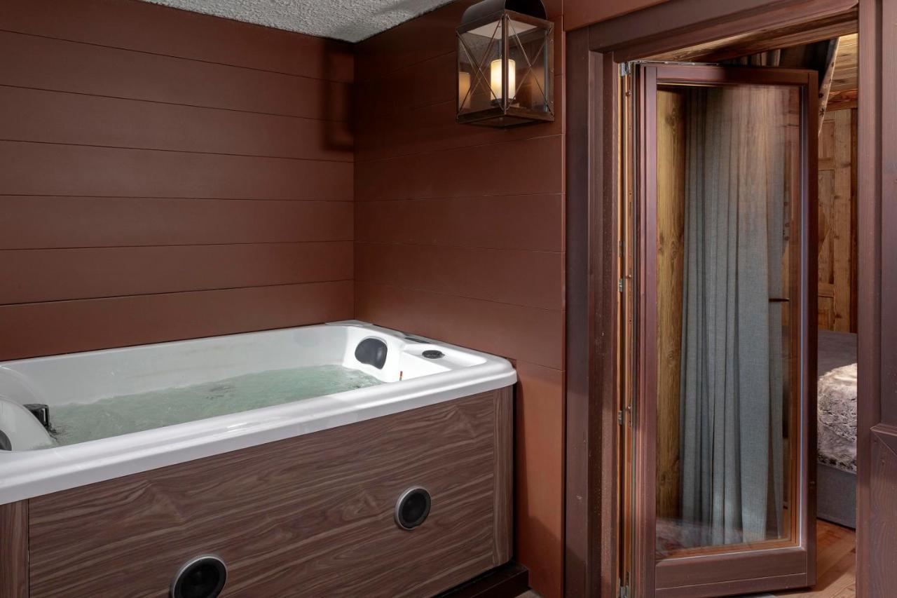 Francois Hot Tub & Location With Services Apartment